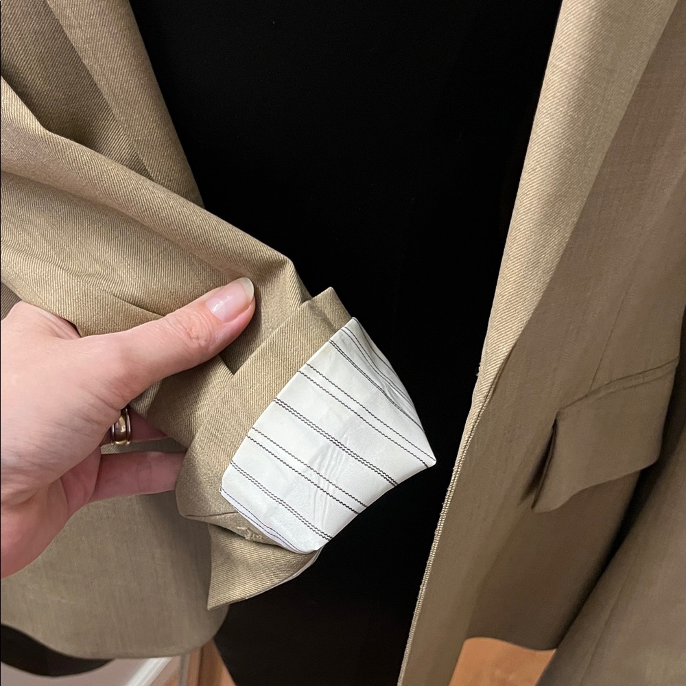 Classic GabeB Women’s Blazer - Picture 5 of 5